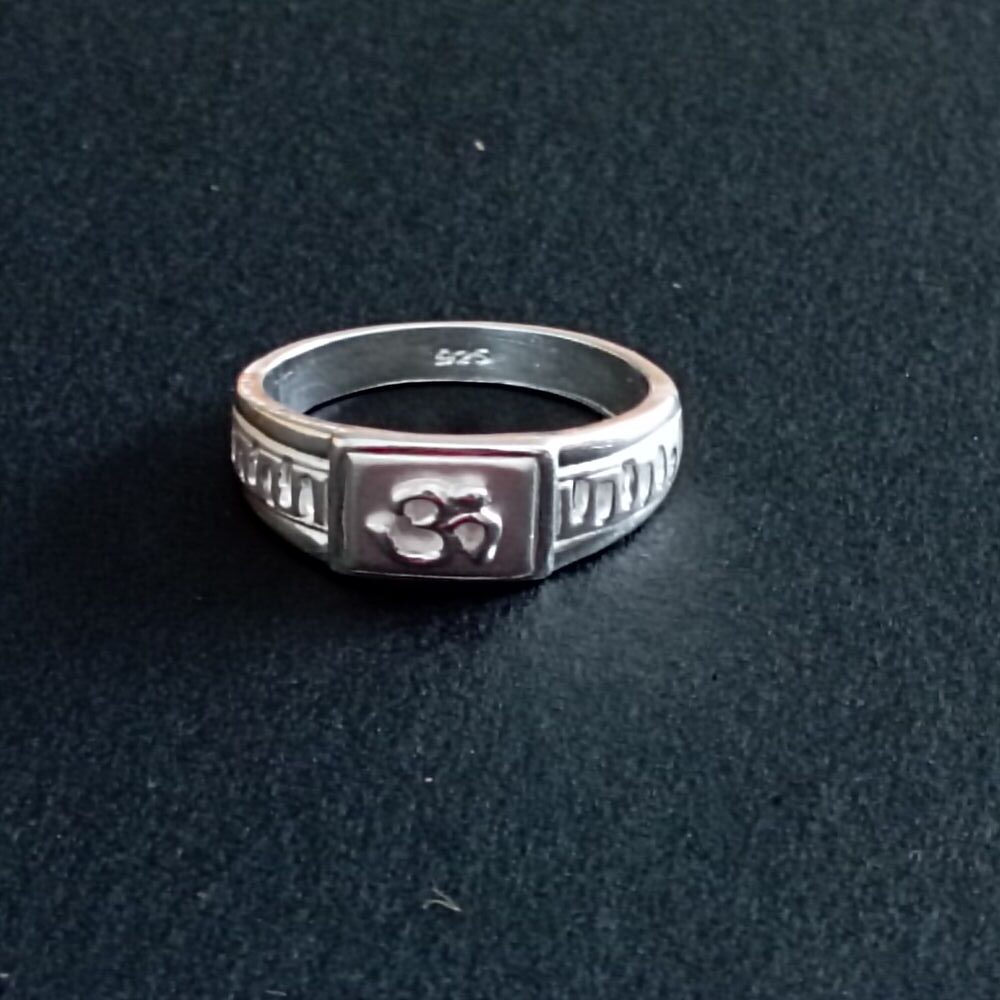 Sterling Silver Ring R324